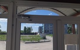 Установка доводчиков в доме по адресу ул. Ленская, 32