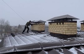 Установка вентиляционных козырьков в доме по адресу ул. Снежная, 14