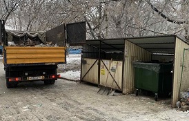 Уборка контейнерной площадки дома по адресу ул. Солдатова, 36