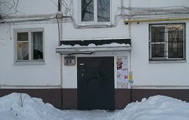 Очистка козырьков от снежных навесов и наледи