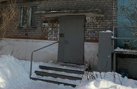 Очистка подъездных козырьков от снега и наледи