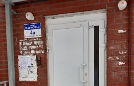 Замена разбитого стекла на двери в подъезд