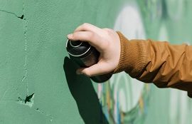 Мэрия Перми готова платить пермякам, которые помогут поймать граффитистов Мэрия Перми готова платить пермякам, которые помогут поймать граффитистов