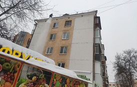 Очистка кровли домов от снега и наледи
